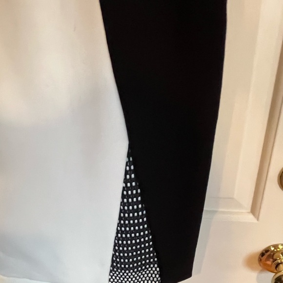 Beautiful summer dress - very flattering and only worn once - Picture 3 of 7